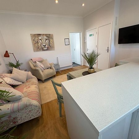 Flat In The Heart Of Leigh On Sea Less Than 2 Miles From The Beach Southend-on-Sea Exterior photo